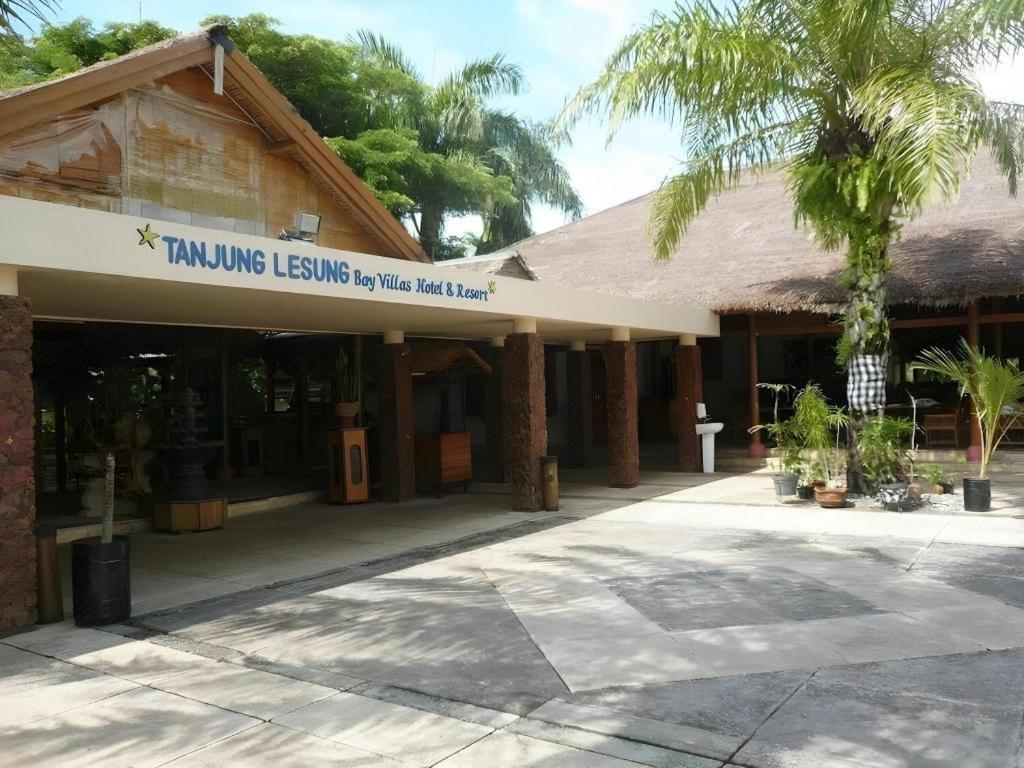 Tanjung Lesung Beach Hotel Экстерьер фото