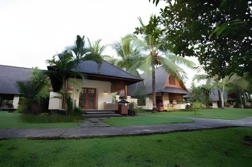 Tanjung Lesung Beach Hotel Экстерьер фото